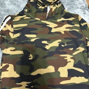 feathers Camo Pullover Hoodie in Green, Brown, Black